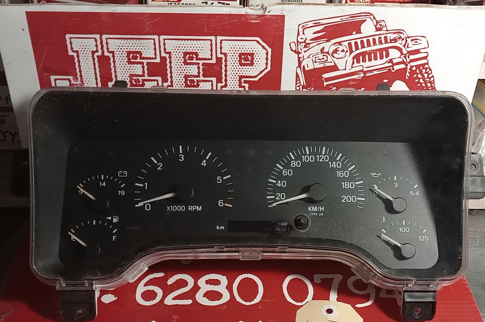 Instrument Cluster Speedo Jeep XJ Cherokee 56009733AC