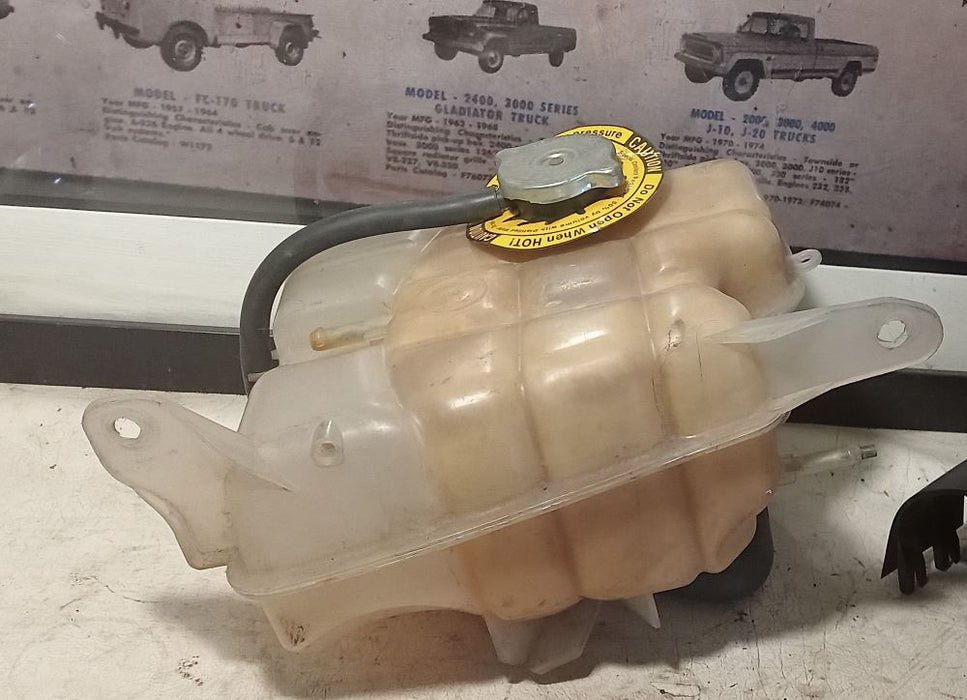 Coolant Bottle Jeep Cherokee KJ 52079788AE