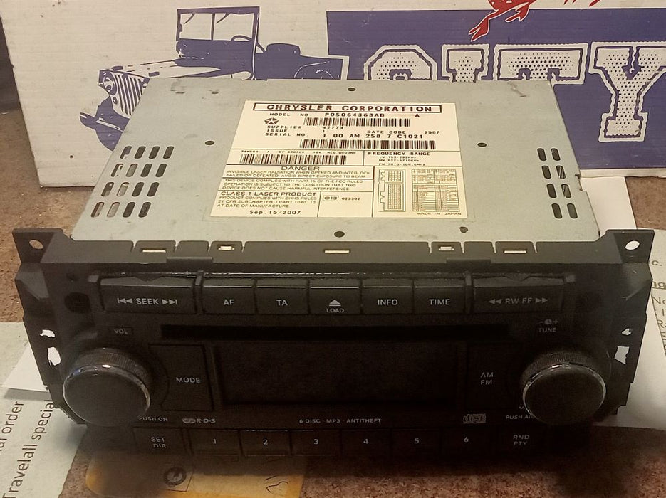 Stereo Jeep Patriot 2014 AM FM CD Equaliser P05064363AB