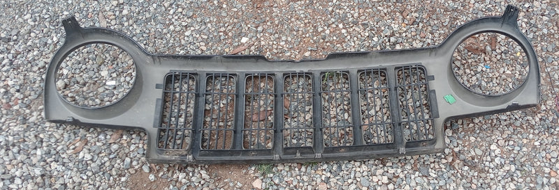 Grille Front  Jeep KJ Cherokee Charcoal