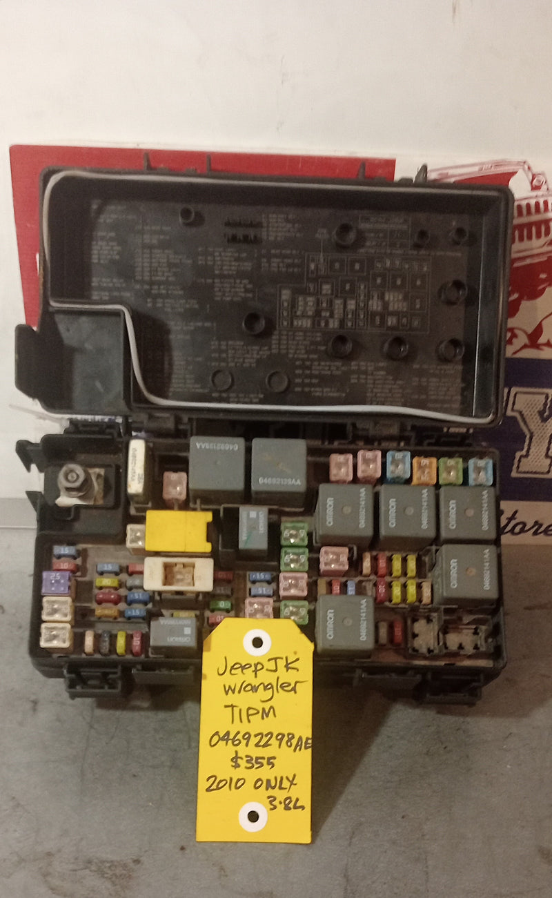 TIPM Fuse Box Jeep JK Wrangler 3.8L 2010 only 04692298AE