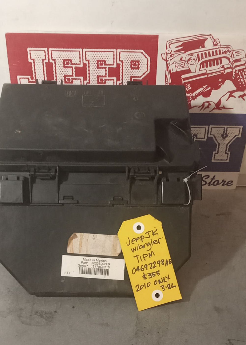 TIPM Fuse Box Jeep JK Wrangler 3.8L 2010 only 04692298AE