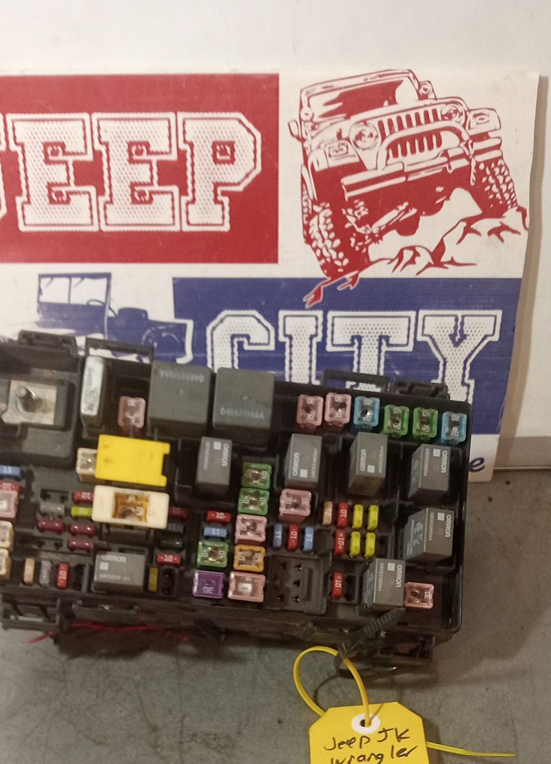 TIPM Fuse Box Jeep JK Wrangler 3.8L 2011 only 04692332AD