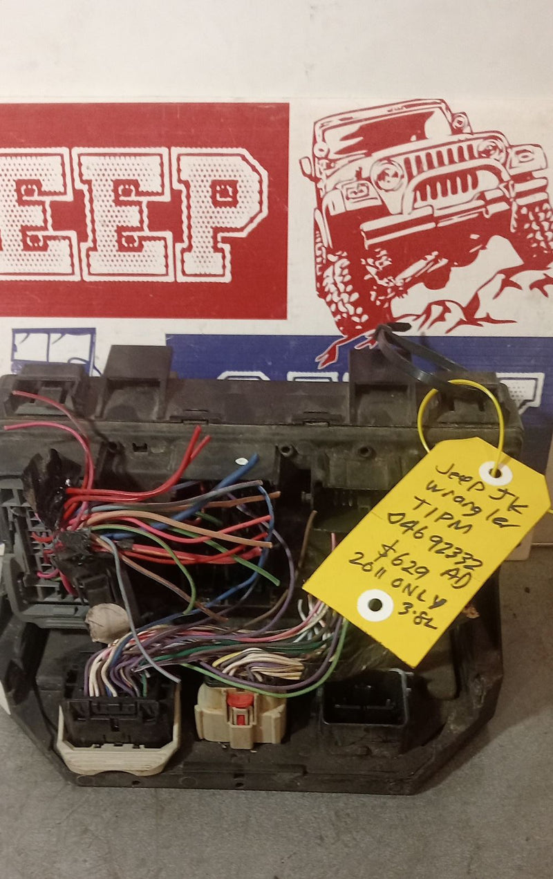 TIPM Fuse Box Jeep JK Wrangler 3.8L 2011 only 04692332AD