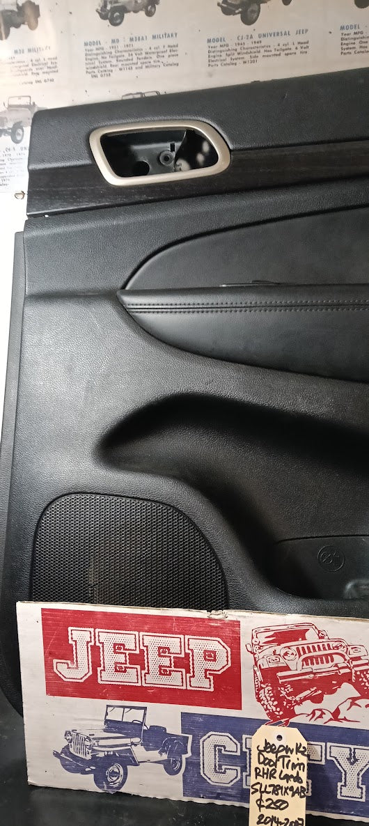 Door Card Trim RHS Rear Jeep Grand Cherokee WK2 5LL811X9AB