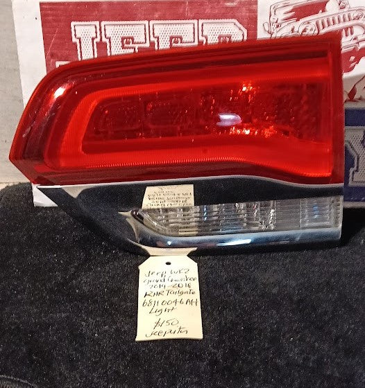 Tail Light RHR Upper Tailgate Jeep Grand Cherokee WK2 68110046AH
