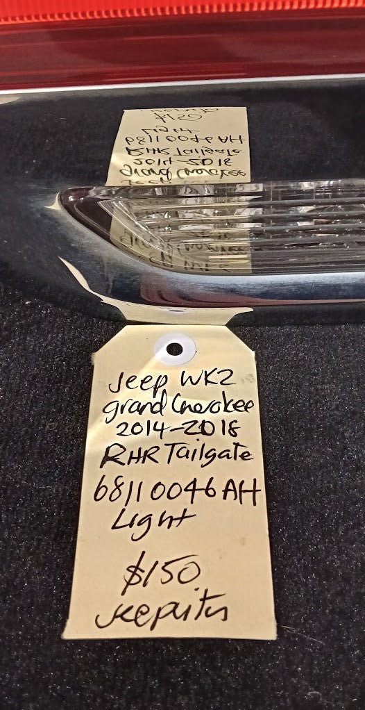 Tail Light RHR Upper Tailgate Jeep Grand Cherokee WK2 68110046AH