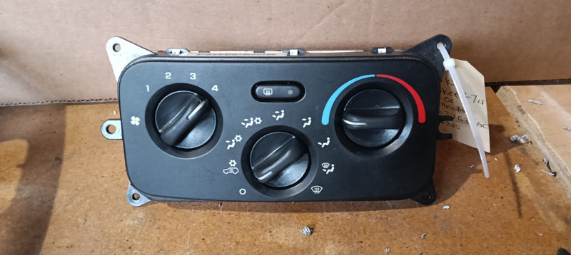 A/C Controls Jeep KJ Cherokee 55037533AD