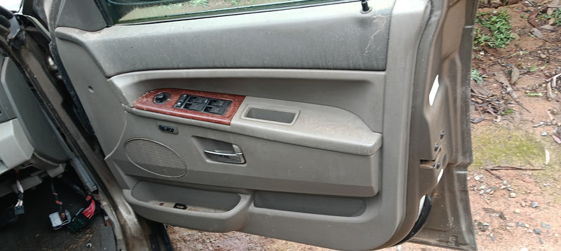 Door Card Trim RHS Front Jeep Grand Cherokee WH Putah