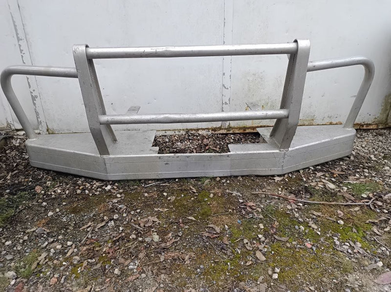 Bullbar Alloy Jeep SJ Cherokee J Series with Winch Cut Out