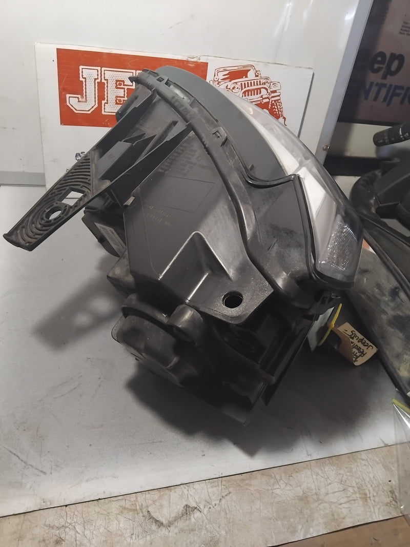 Headlight Xenon RHS Jeep Grand Cherokee 68144704AF 2015