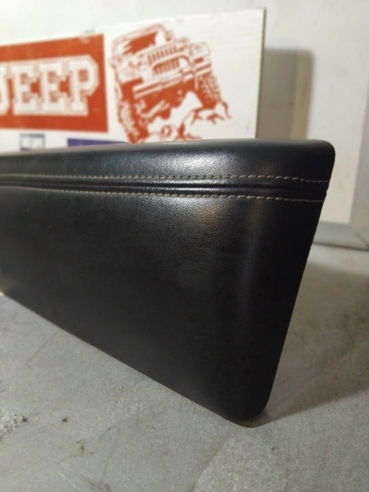 Door Panel Front Right Arm Rest Trim Jeep Grand Cherokee WK2