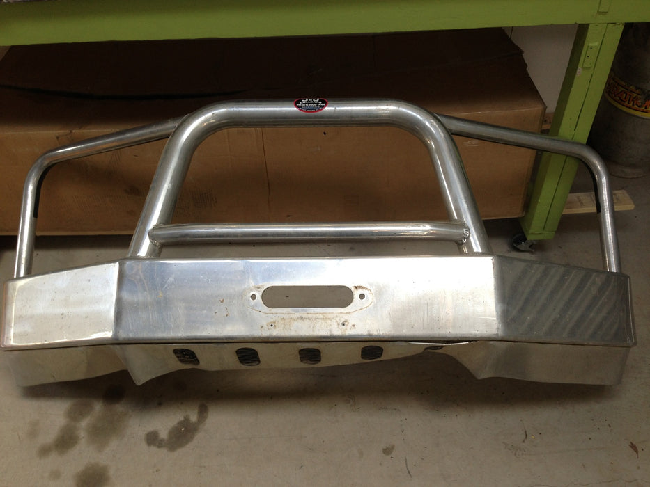 Bullbar Winchbar custom made for Jeep KK Cherokee Winch by J & J Bullbars