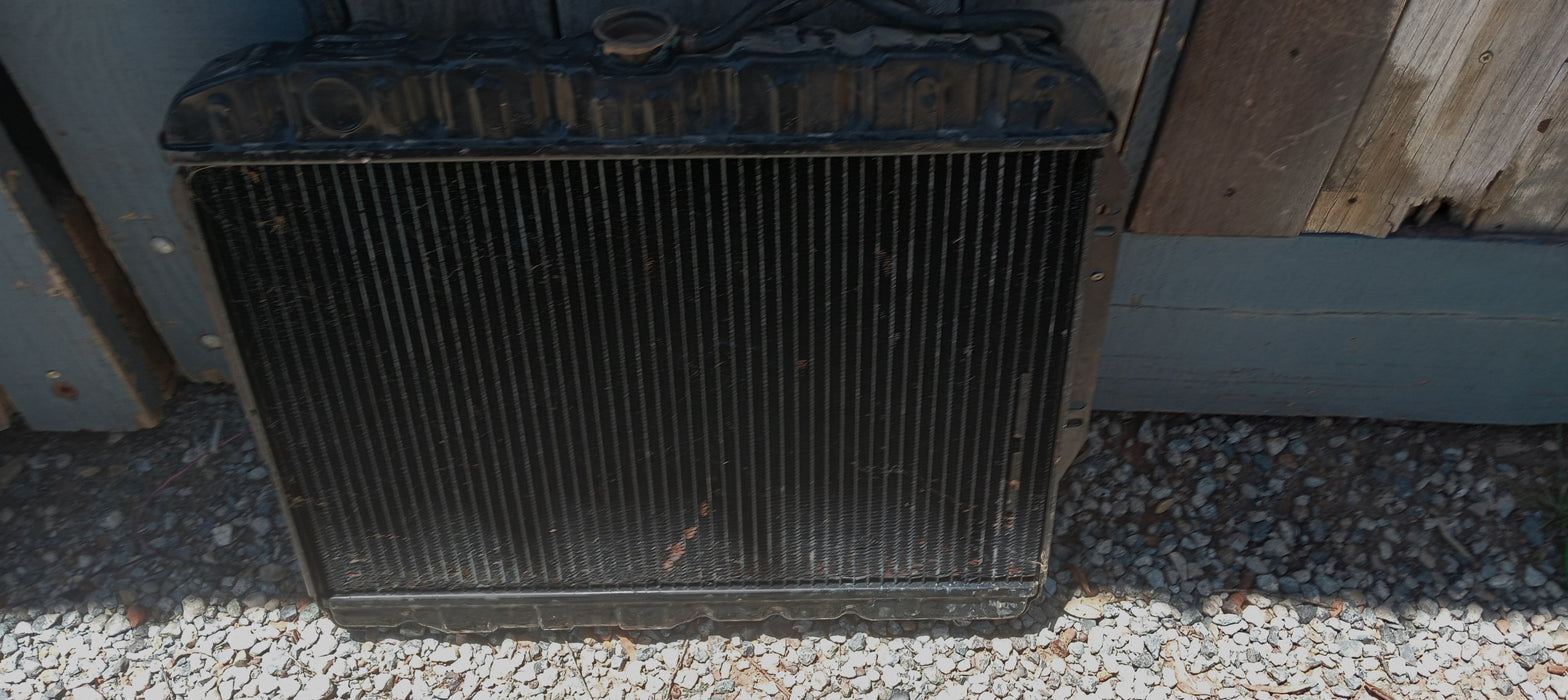 Radiator 258 6 Cyclinder 1972-1986 Pre-owned 3 Core