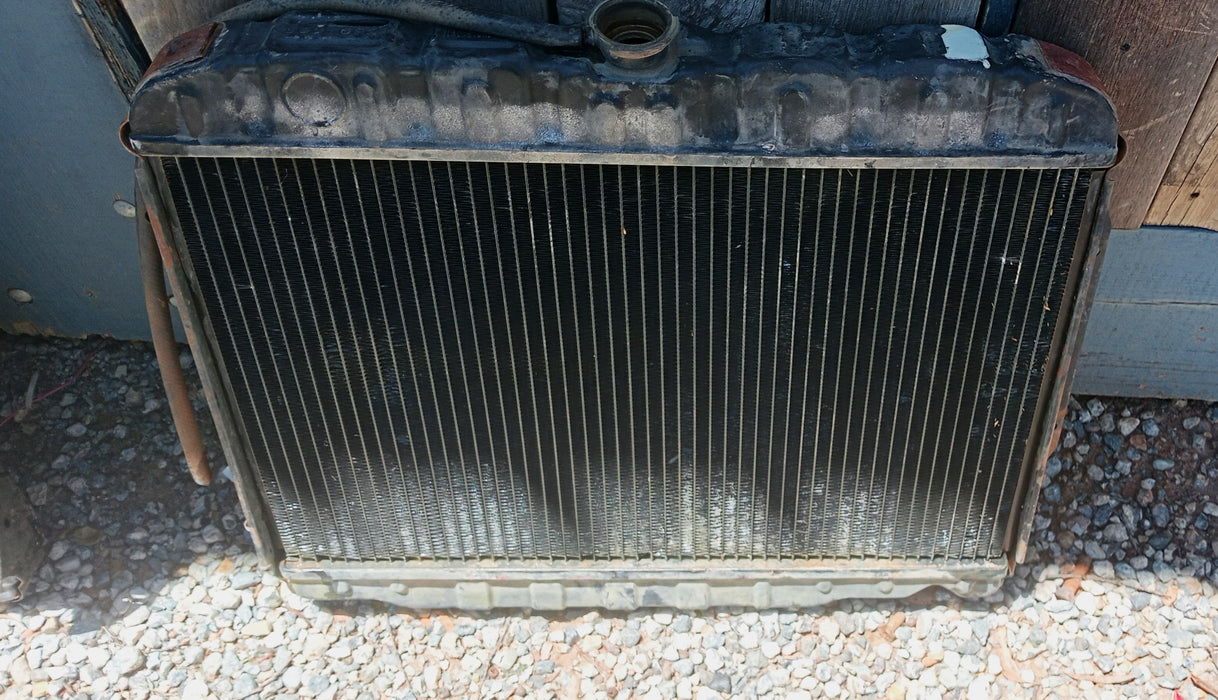 Radiator 258 6 Cyclinder 1972-1986 Pre-owned 2 Core