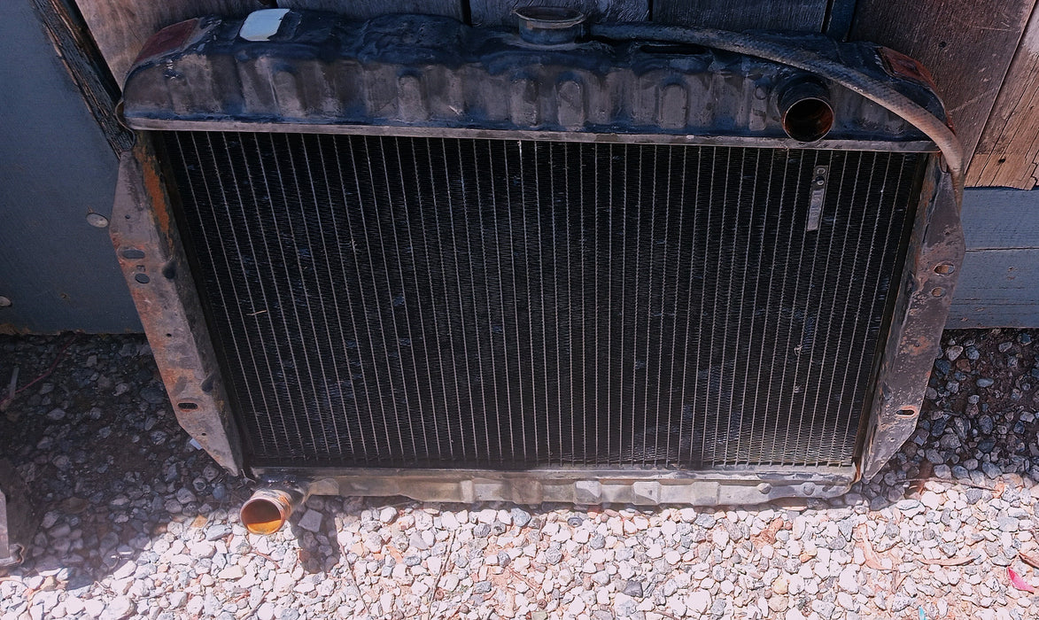 Radiator 258 6 Cyclinder 1972-1986 Pre-owned 2 Core