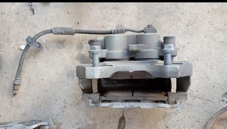 Brake Caliper Assembly Front Right Jeep WK2  68052362AB