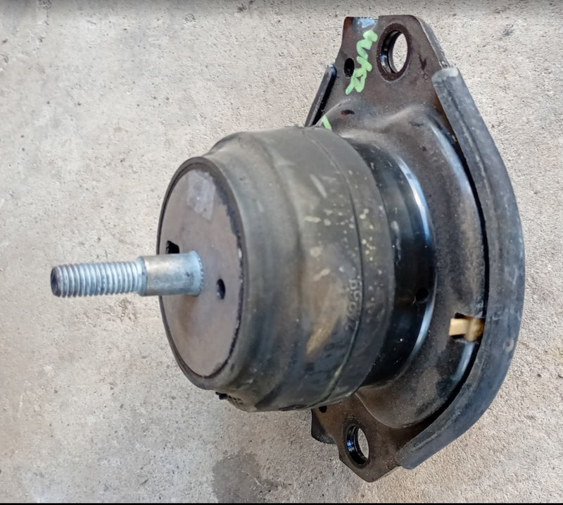 Engine Mount Isolator LHS Jeep WK2  68252522AA