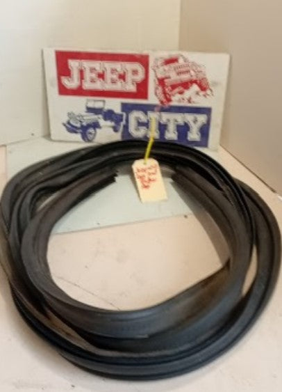 Door Seal Weatherstrip Rear Jeep WK2 Grand Cherokee 55399255AE Preowned
