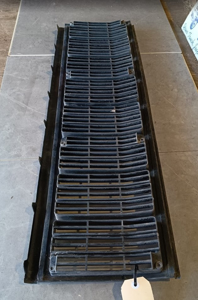 Grille Front Radiator Jeep XJ Cherokee 55034043