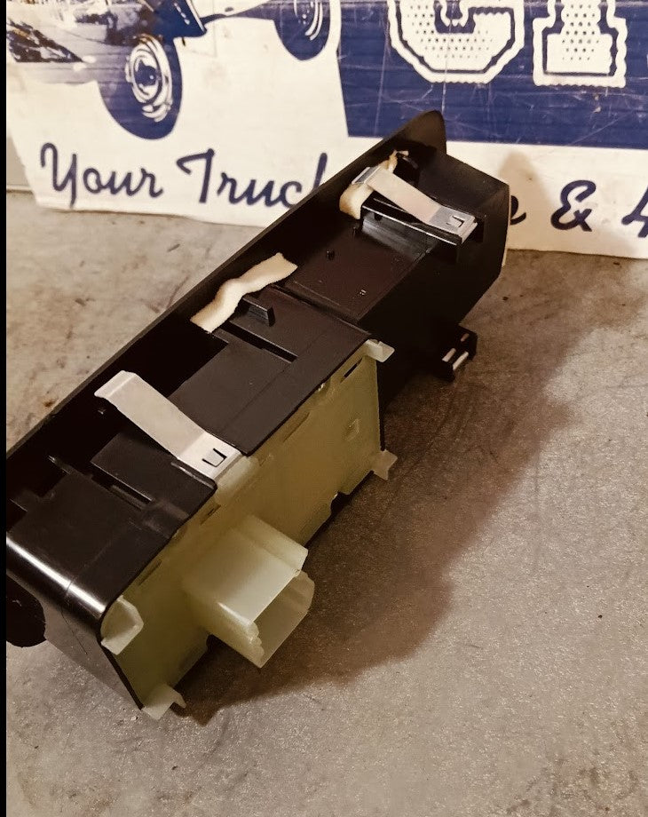 Window Switch Left Front Jeep  WK2 Grand Cherokee 68086692AD