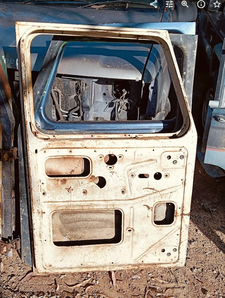 Door Willys Jeep LHS Shell Cream