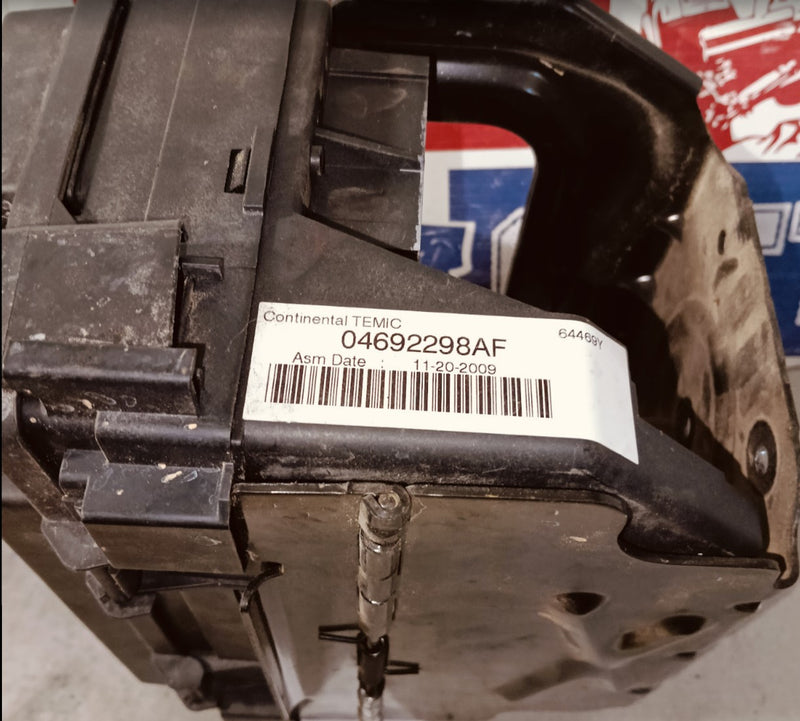 TIPM Fuse Box Jeep JK Wrangler 3.8L 2010 only 04692298AB w/bracket