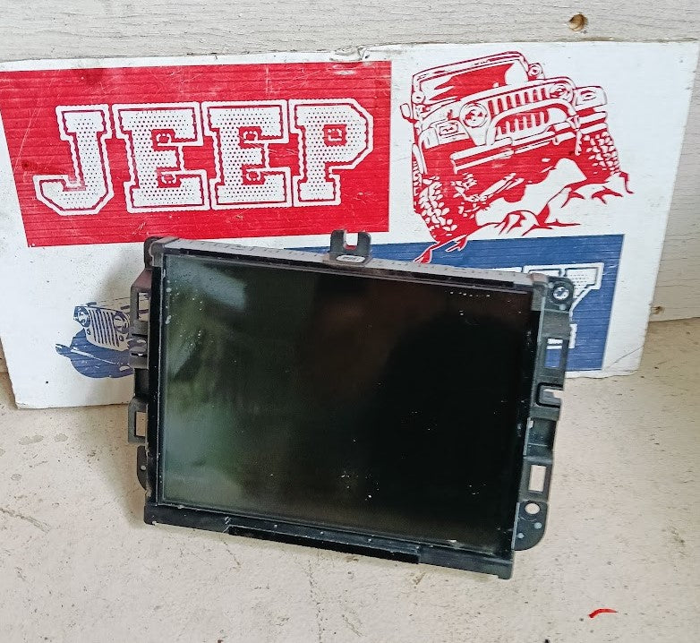 Multi Media Radio Instrument Panel U Connect Jeep WK2 2015 68242383AF