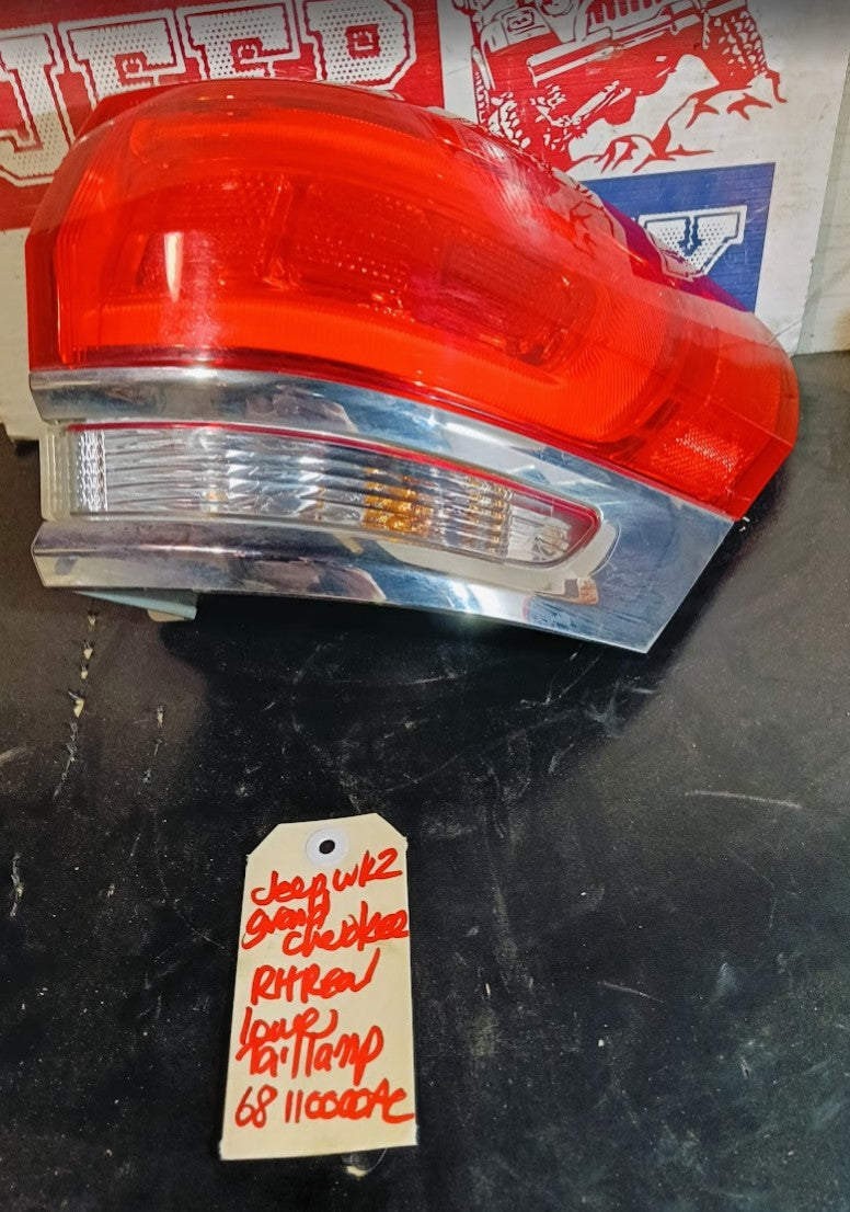 Tail Light RHR Lower Jeep Grand Cherokee WK2 68110016AD