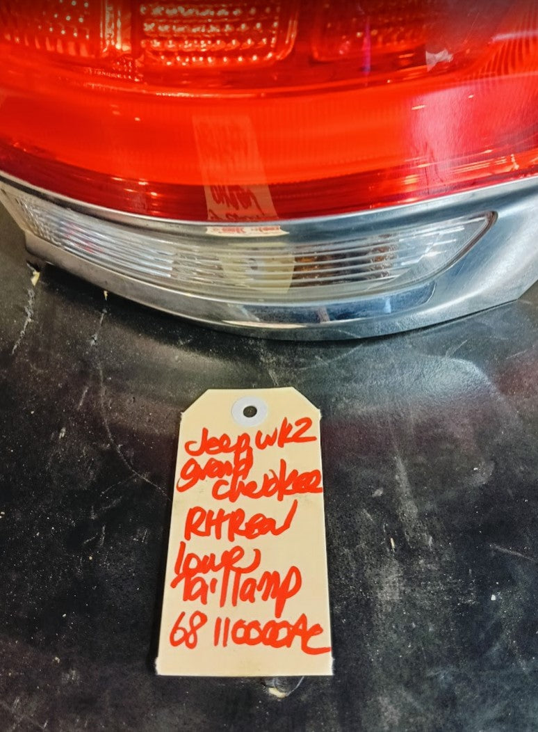 Tail Light RHR Lower Jeep Grand Cherokee WK2 68110016AD