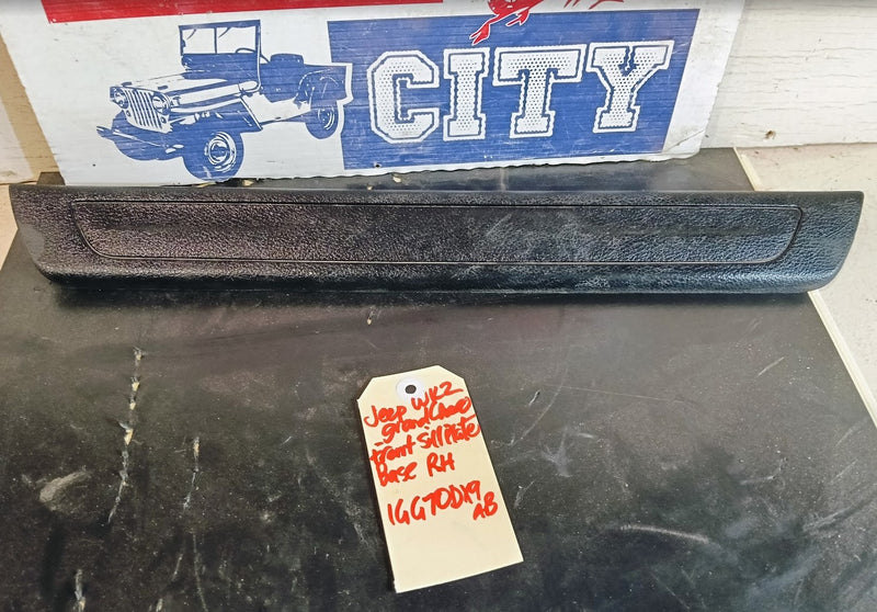 Trim Scuff Plate RHS Jeep Grand Cherokee WK2 1GG70DX9AB