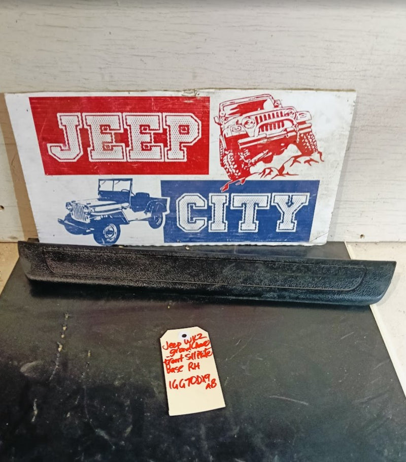 Trim Scuff Plate RHS Jeep Grand Cherokee WK2 1GG70DX9AB