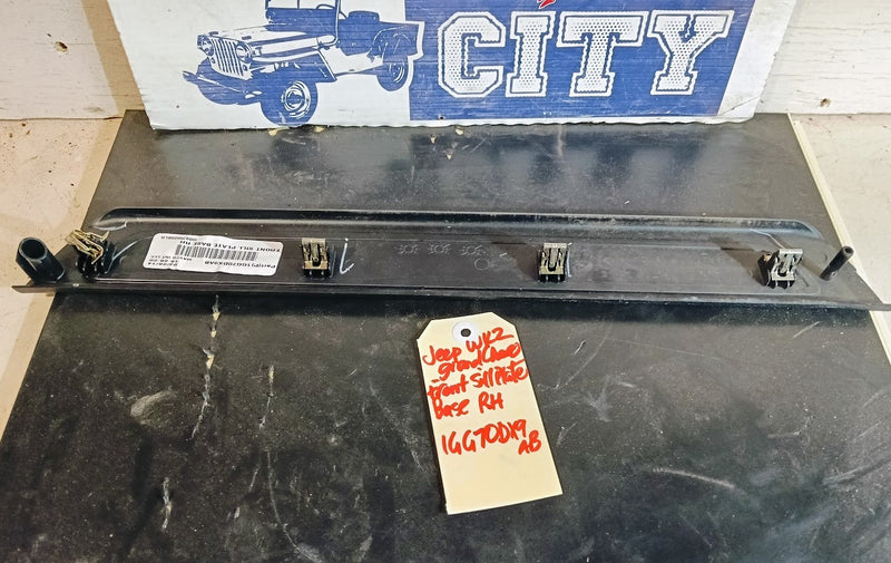 Trim Scuff Plate RHS Jeep Grand Cherokee WK2 1GG70DX9AB