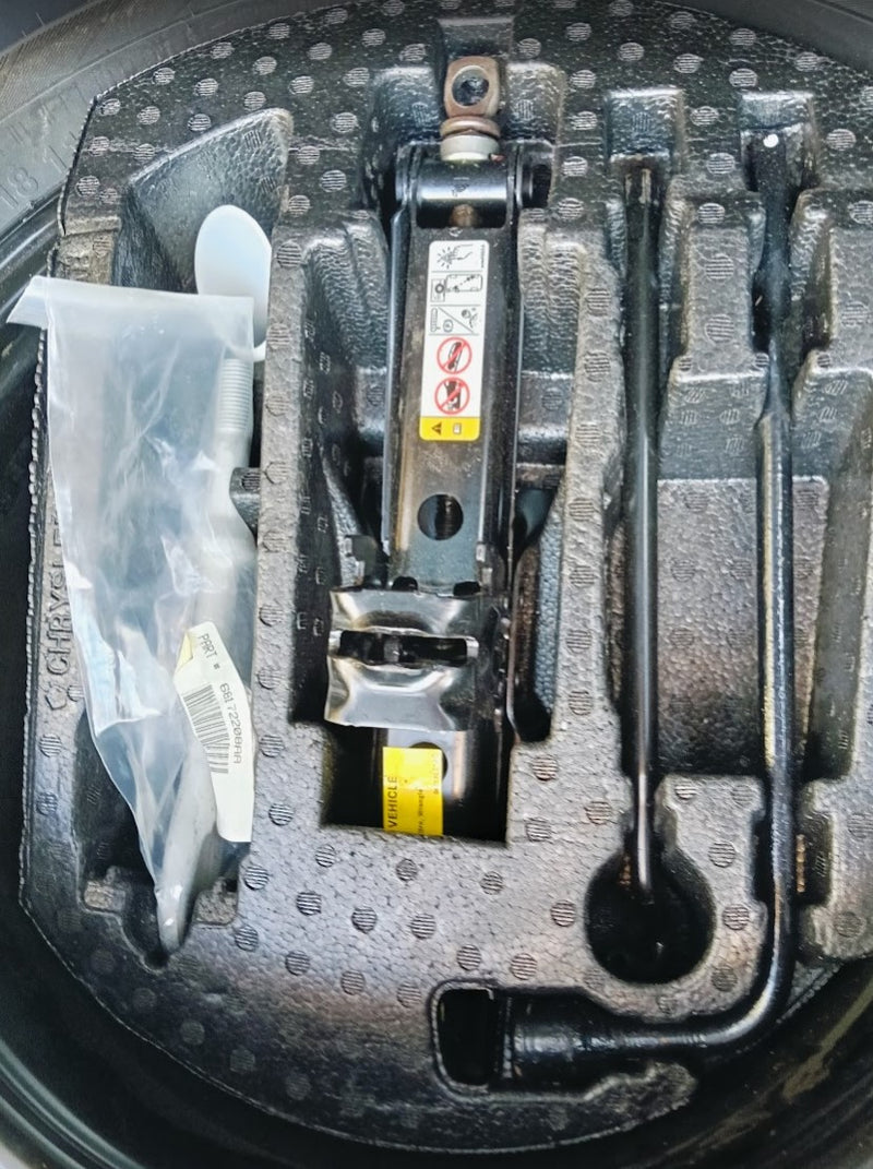 Spare Wheel & Tyre Emergency Jack  KIT Jeep Grand Cherokee  WK2 68284639AB