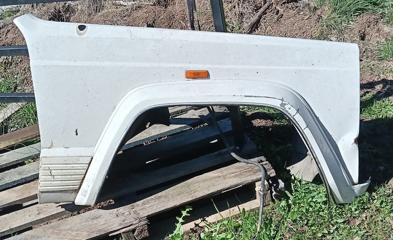 Fender Front RHS Steel Jeep XJ Cherokee White with Flare White