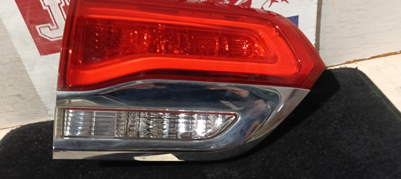 Tail Light LHR Upper Tailgate Jeep Grand Cherokee WK2 68110047AC