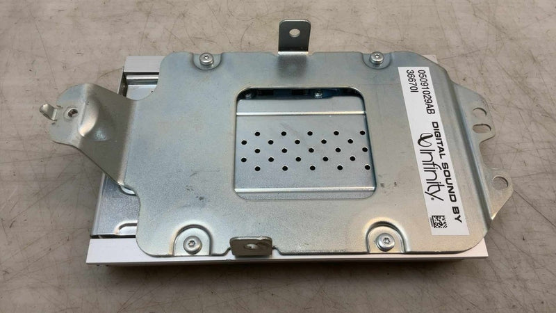 Amplifier Infinity Jeep JK Wrangler 05091029AB