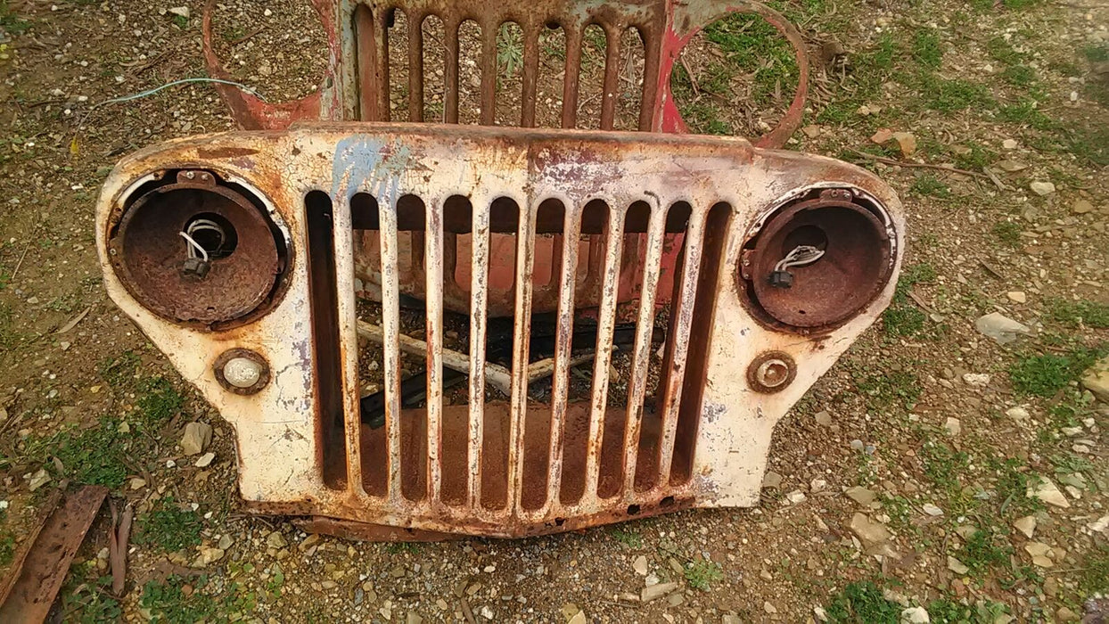 Grill Willys Wagon White Rust pointy nose #1