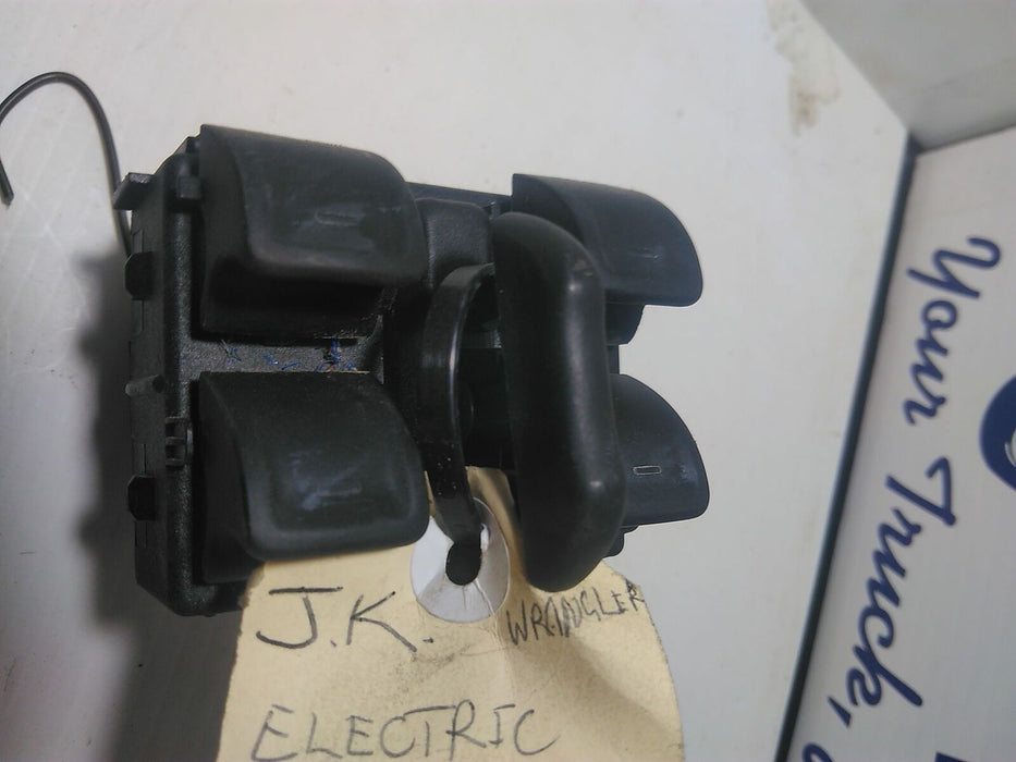 switch window and door lock  Jeep JK Wrangler 5 gang 68156217AA Preowned 11-15