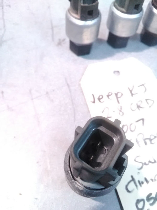 A/C Pressure Cycle Switch Jeep KJ Cherokee 05018745AA Preowned